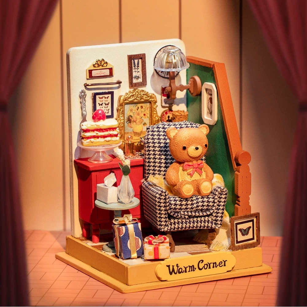 Rolife Holiday Living Room DIY Miniature Kit